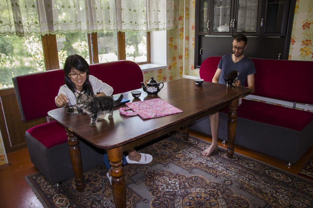 Be My Guest Hotel Osh Ngoại thất bức ảnh